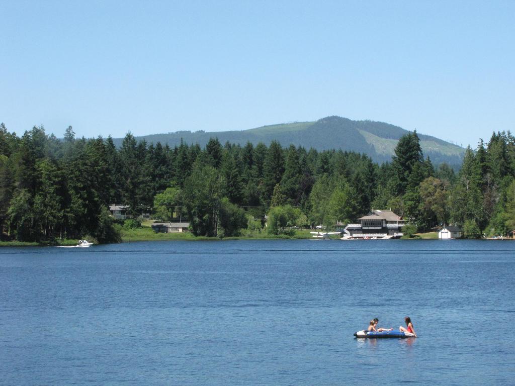 Shawnigan Lake Bed And Breakfast Exterior foto